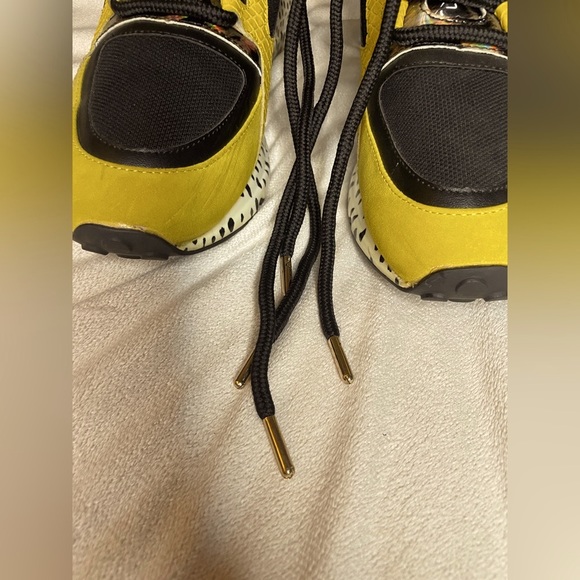 Steven Madden Cliffhanger shoes. Gold metallic leopard print. Used once - Picture 4 of 11